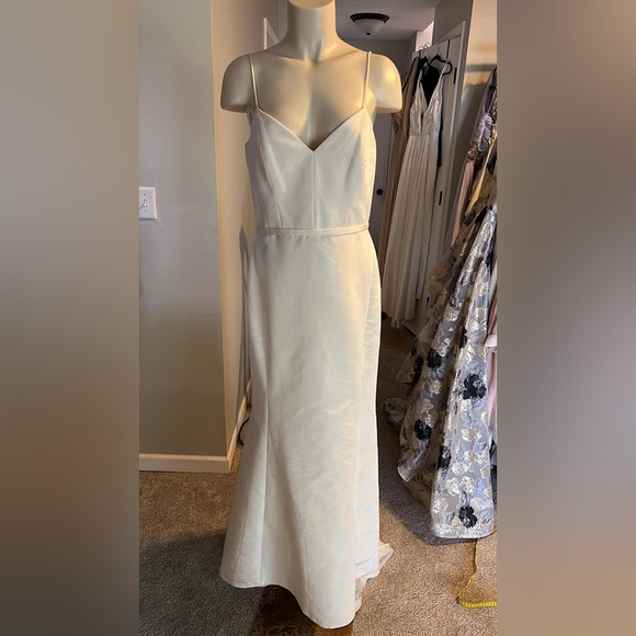 Amsale White Long Train V Neck Dress - Picture 8 of 10